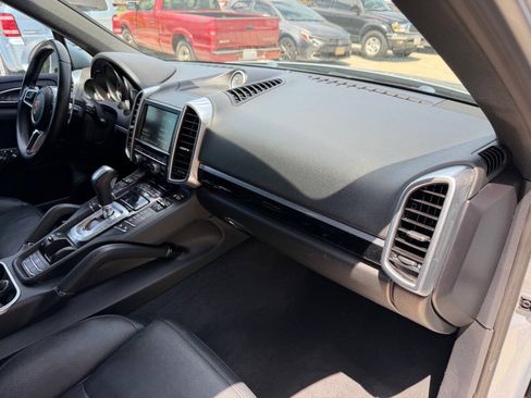 Used 2016 Porsche Cayenne AWD/4WD image 20
