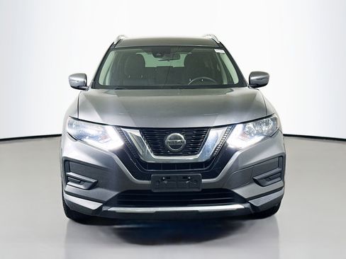 Used 2019 Nissan Rogue SV image 2
