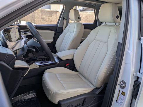 Used 2025 Audi Q5 Premium w/ Convenience Package image 30