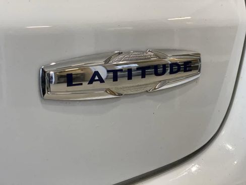 Used 2024 Jeep Compass Latitude image 11