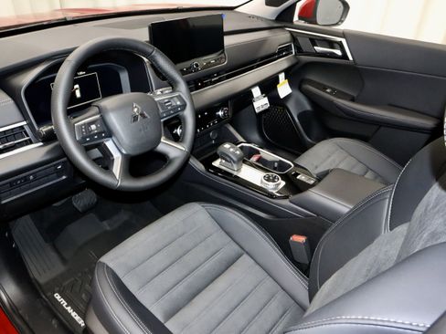 New 2026 Mitsubishi Outlander SE image 17