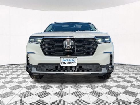 Used 2025 Honda Pilot Touring image 17