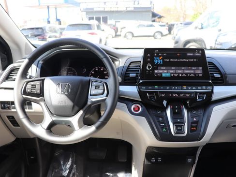 Used 2025 Honda Odyssey EX-L image 19