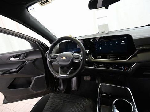 Used 2025 Chevrolet Equinox LT image 25