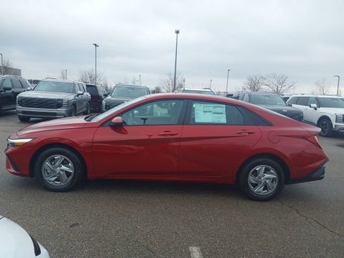 New 2026 Hyundai Elantra SE image 1