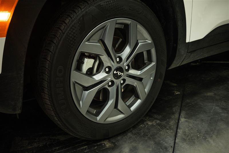 Used 2026 Kia Seltos LX AWD/4WD image 3