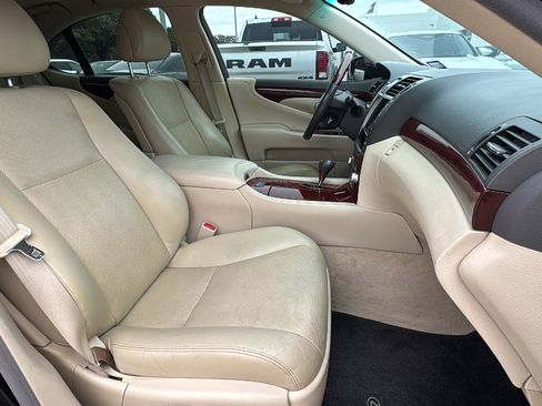 Used 2011 Lexus LS 460 w/ Comfort Pkg image 32