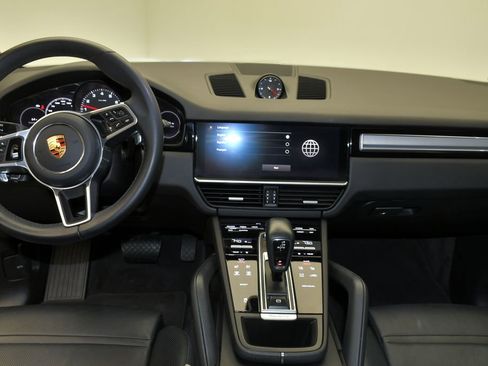 Certified 2023 Porsche Cayenne Platinum Edition AWD/4WD image 29