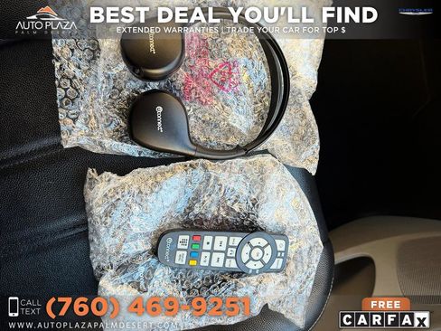 Used 2015 Chrysler Town & Country Touring FWD image 37