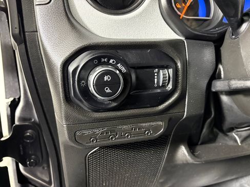 Used 2024 Jeep Gladiator Sport image 13