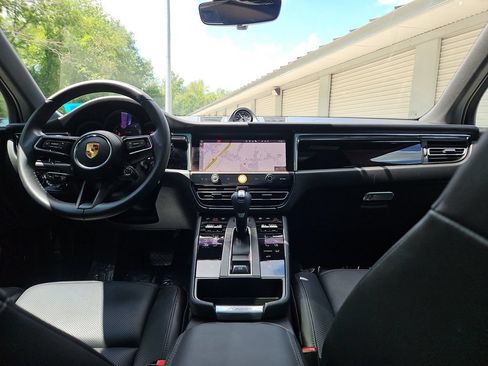 Certified 2026 Porsche Macan AWD/4WD image 12