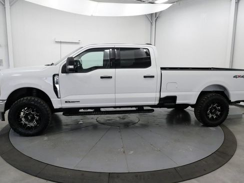 Used 2023 Ford F250 XLT AWD/4WD image 4