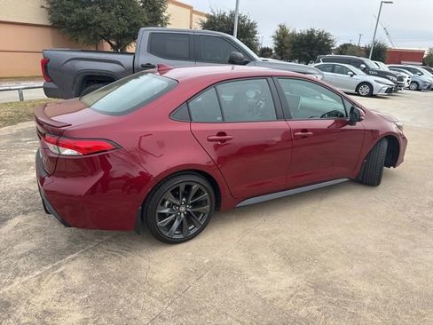 Used 2025 Toyota Corolla SE image 3