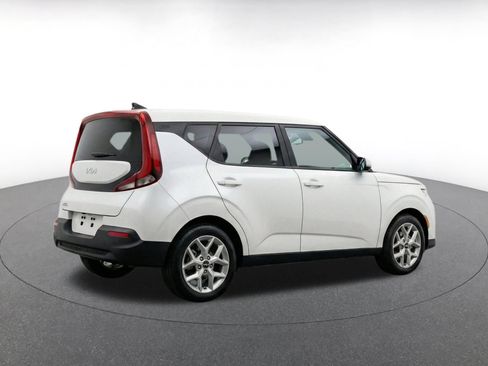 Used 2025 Kia Soul LX w/ LX Technology Package FWD image 9