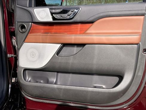 Used 2023 Lincoln Navigator Reserve image 23