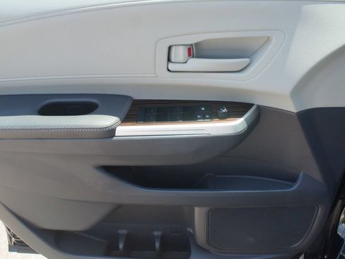 Used 2024 Toyota Sienna LE FWD image 28