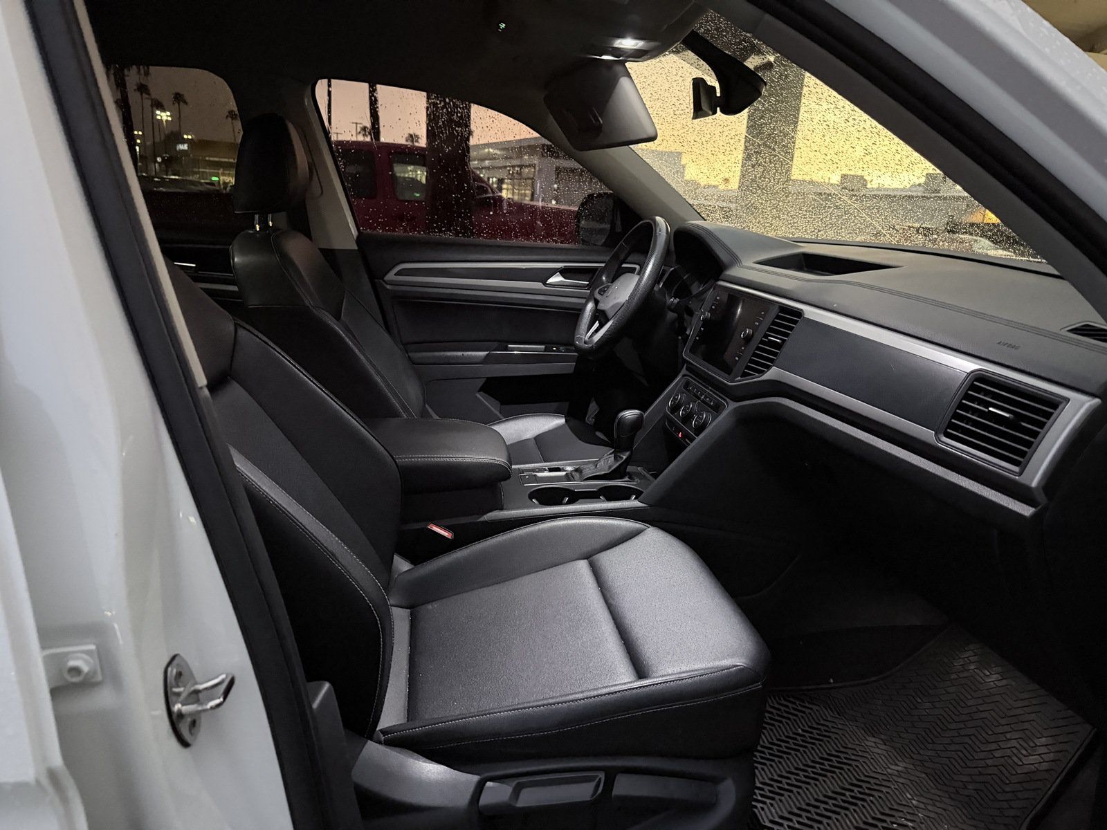 Used 2021 Volkswagen Atlas SE FWD image 2