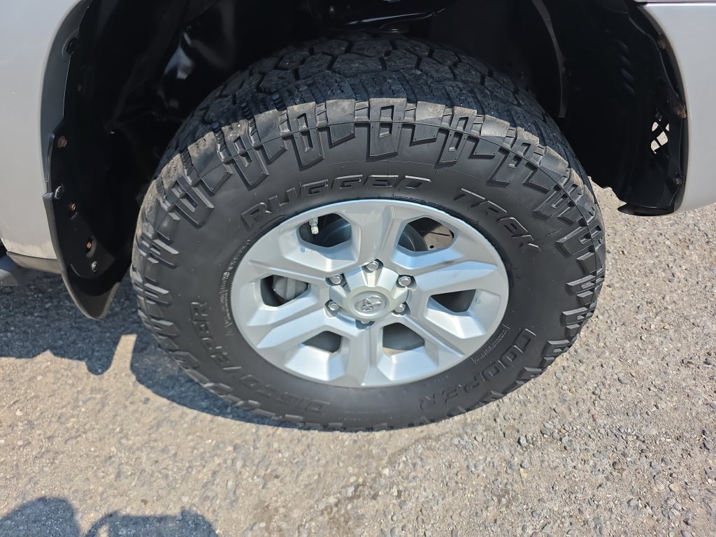 Used 2017 Toyota 4Runner SR5 AWD/4WD image 35