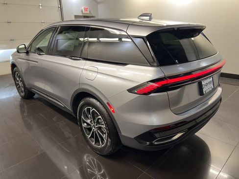 Used 2026 Lincoln Nautilus Premier image 4