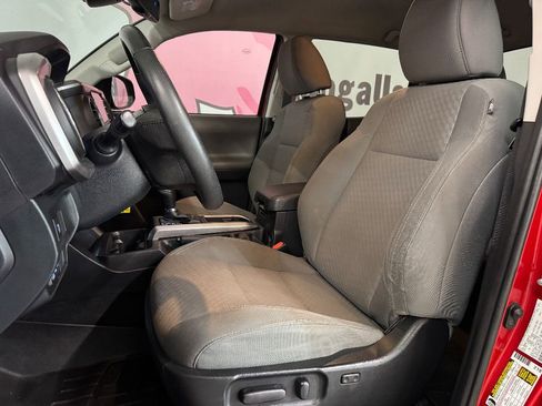 Used 2022 Toyota Tacoma SR5 w/ Technology Package image 16