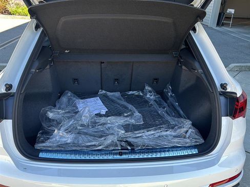 Used 2025 Audi Q3 2.0T Premium w/ Convenience Package image 16