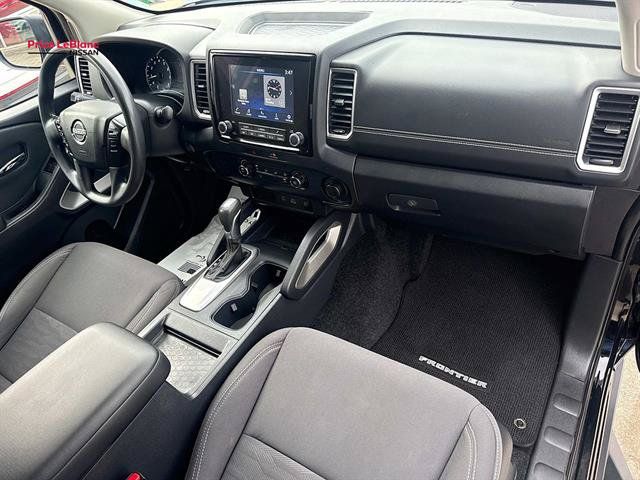 Used 2022 Nissan Frontier SV RWD image 11