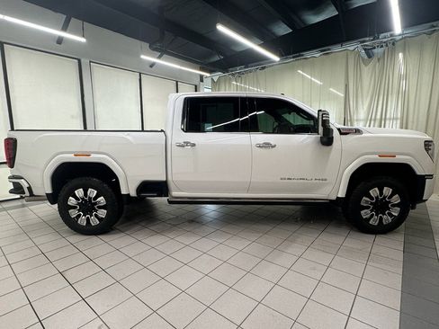 Used 2025 GMC Sierra 3500 Denali w/ Denali Reserve Package image 5
