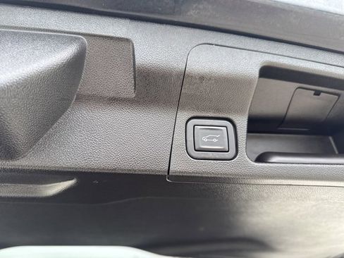 Used 2023 GMC Acadia SLE w/ Driver Convenience Package image 20