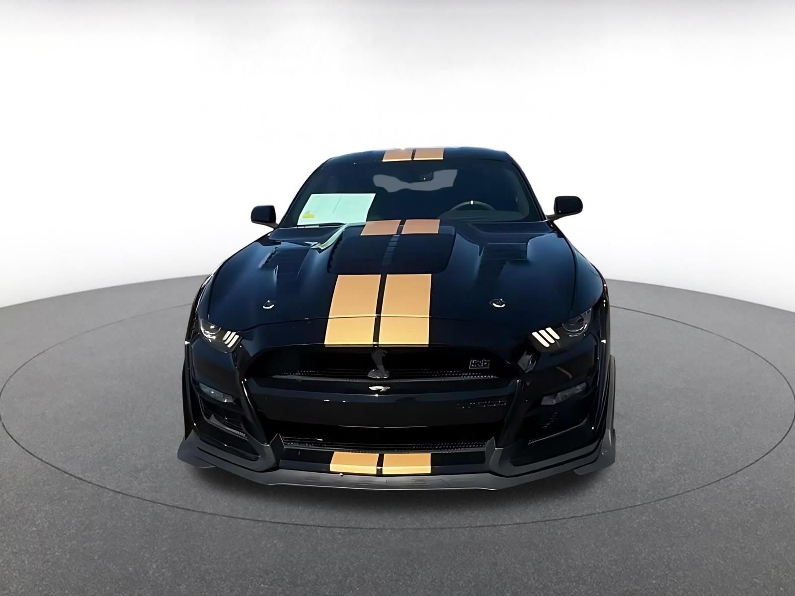 Used 2022 Ford Mustang Shelby GT500 w/ Technology Package RWD image 4