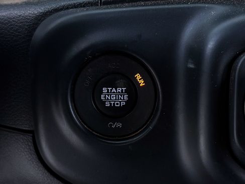 Used 2020 Jeep Wrangler Unlimited Sahara AWD/4WD image 14