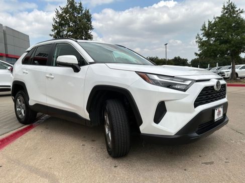 Used 2025 Toyota RAV4 XLE FWD image 4