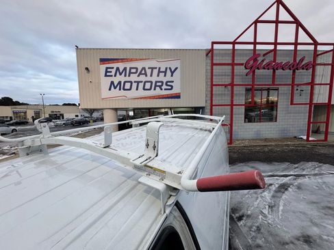 Used 2017 Chevrolet Express 2500 image 28