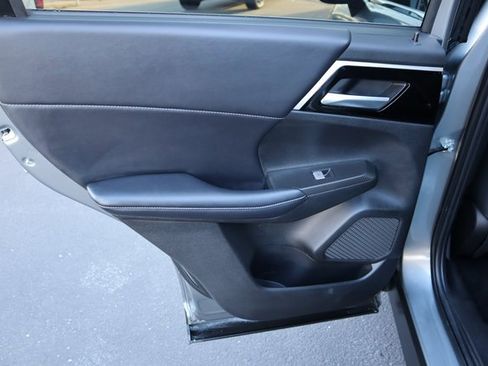 Used 2024 Mitsubishi Outlander SE Black Edition image 25