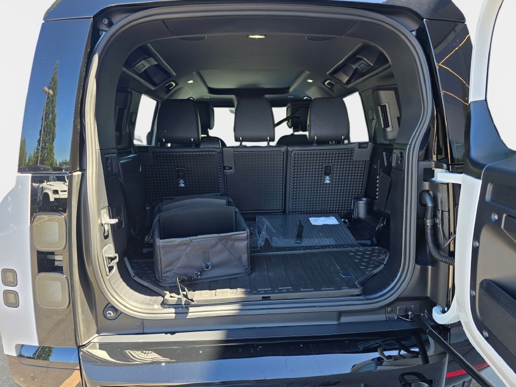 New 2026 Land Rover Defender 110 X-Dynamic SE AWD/4WD image 12