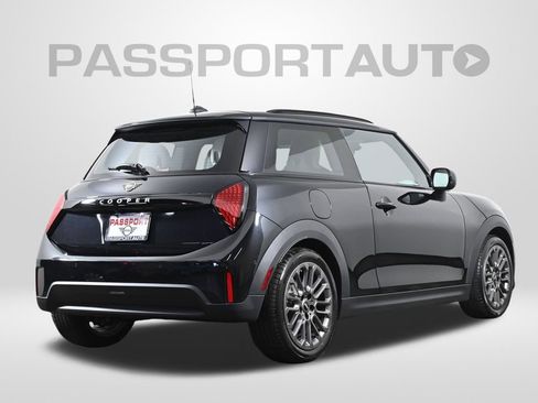 Used 2025 MINI Cooper 2-Door Hardtop image 9