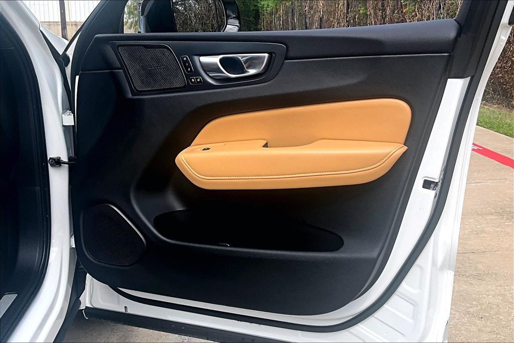 Certified 2024 Volvo XC60 B5 Ultimate w/ Protection Package Premier AWD/4WD image 25