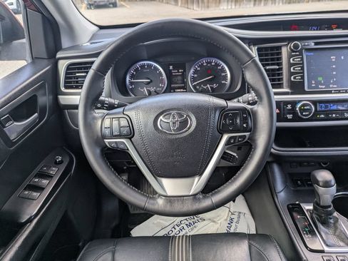 Used 2018 Toyota Highlander SE AWD/4WD image 16