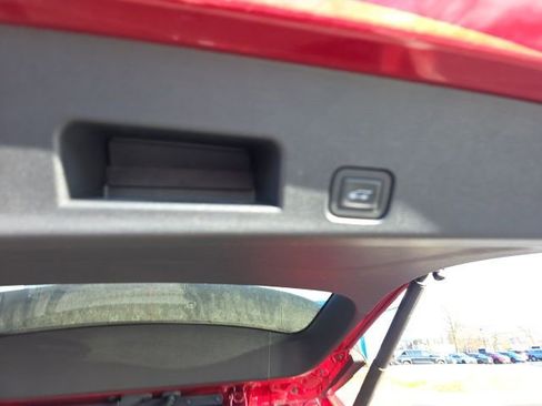 Used 2024 Chevrolet Traverse LT w/ Midnight/Sport Edition image 10