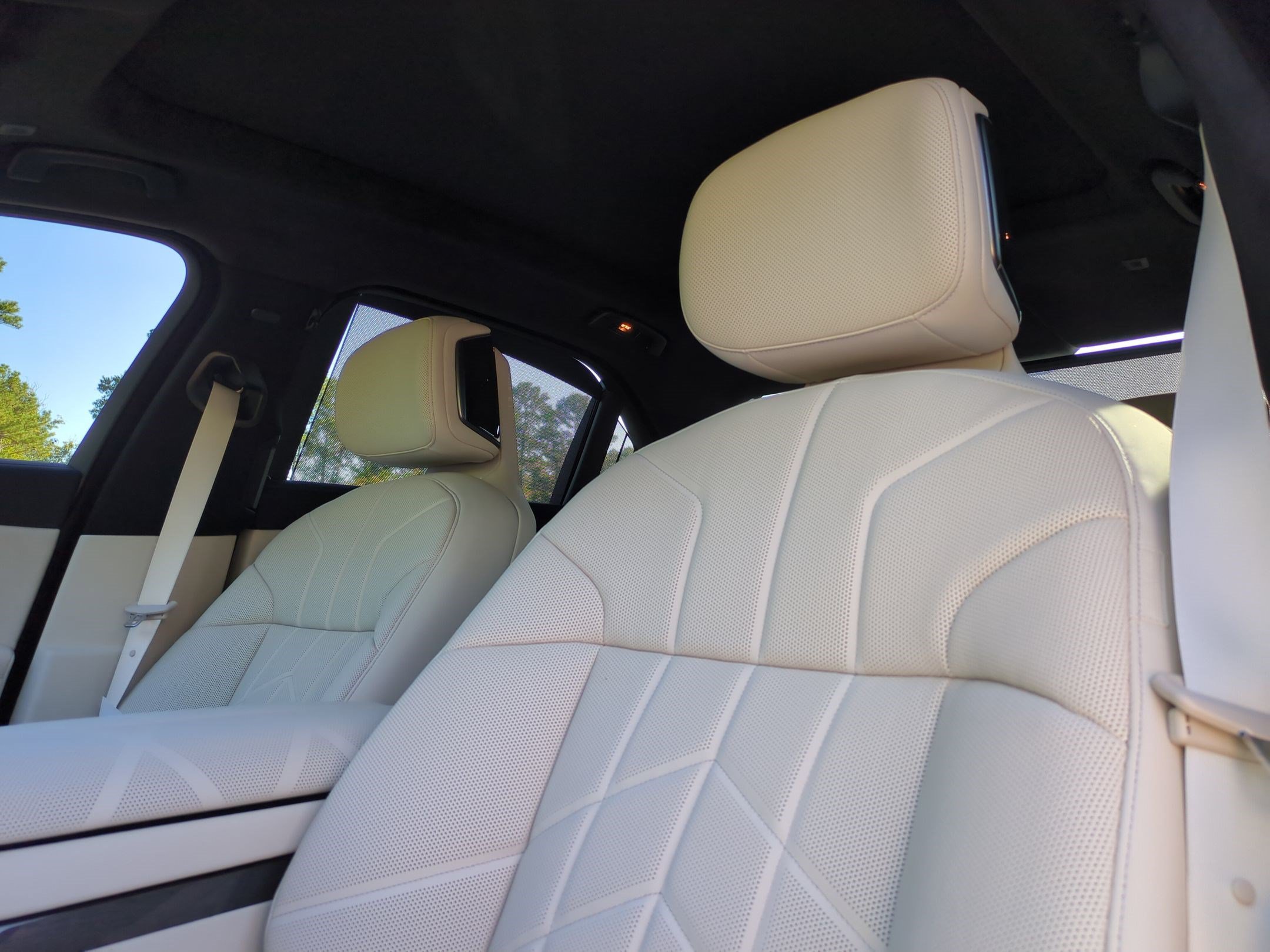 New 2027 BMW 740i w/ Executive Package RWD image 15