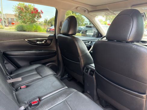 Used 2020 Nissan Rogue SL w/ Premium Package FWD image 17