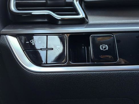 Used 2025 Kia Sportage EX image 34