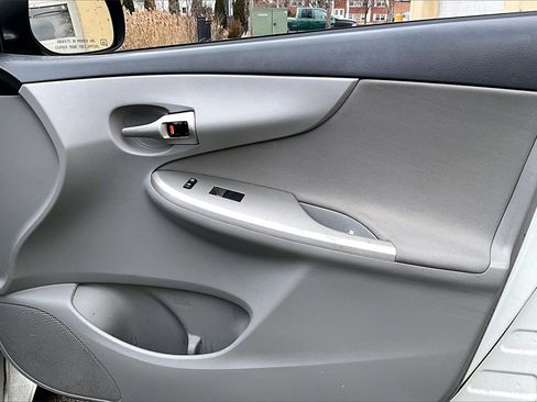 Used 2013 Toyota Corolla LE w/ Premium Pkg image 24