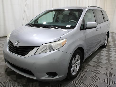 Used 2011 Toyota Sienna LE image 7