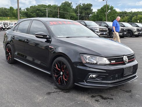 Used 2016 Volkswagen Jetta GLI SE FWD image 3