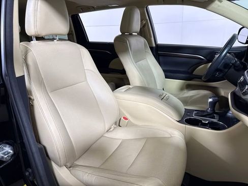 Used 2016 Toyota Highlander Limited image 12