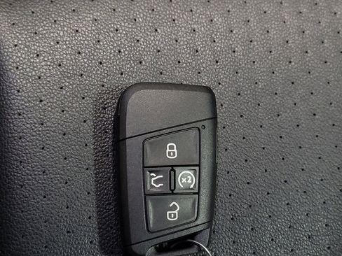 Used 2019 Volkswagen Tiguan SEL Premium R-Line image 32