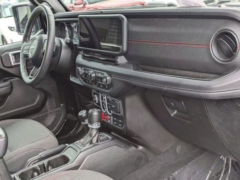 Used 2025 Jeep Wrangler Unlimited Rubicon w/ Convenience Group image 31