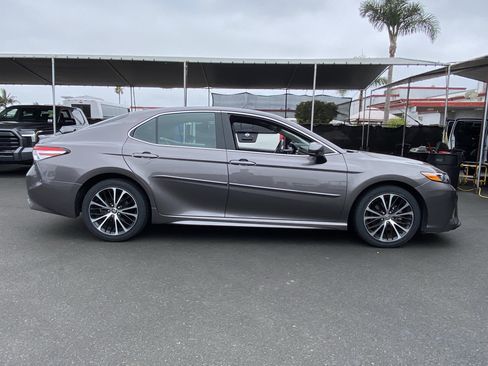 Certified 2020 Toyota Camry SE FWD image 2
