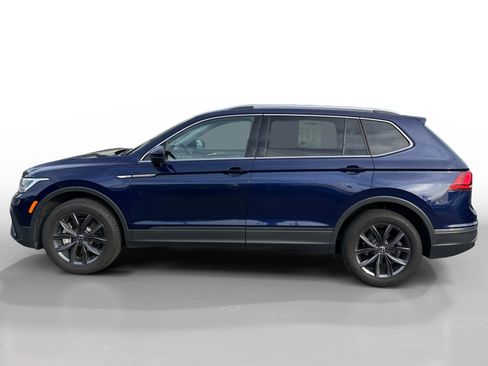 Certified 2022 Volkswagen Tiguan SE image 2
