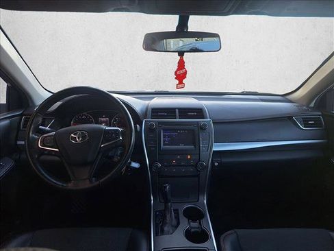 Used 2016 Toyota Camry SE image 16